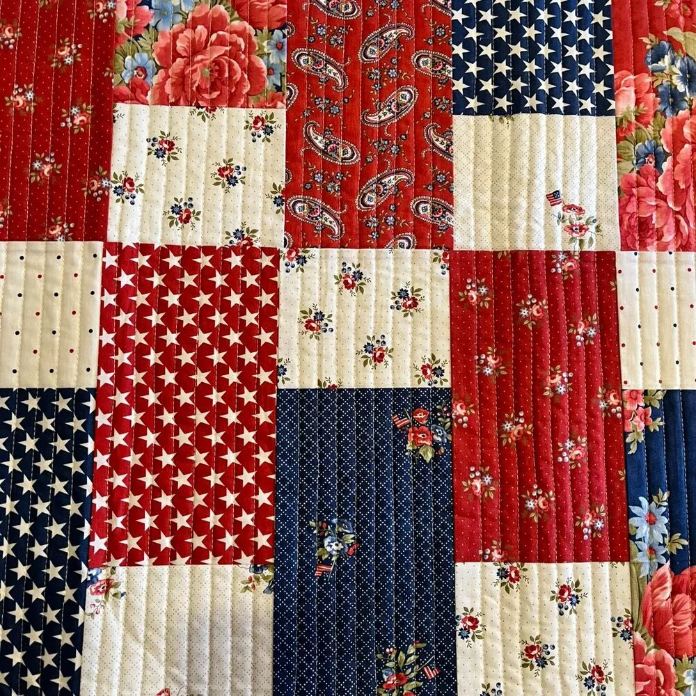 New Handcrafted Americana Lap Quilt or Throw in Red, Cream & Navy Blue - Picture 4 of 9